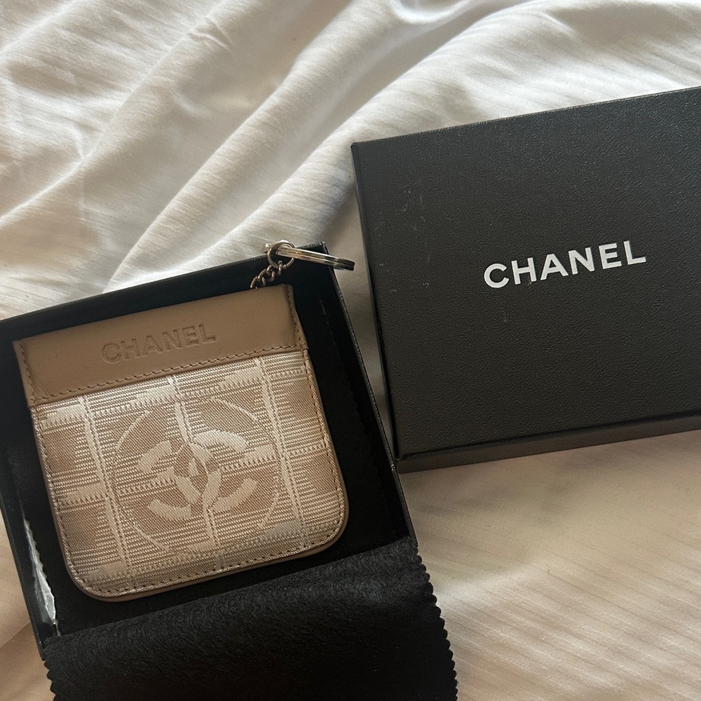 CHANEL Ivory Coin Pouch/Holder with CC Logo